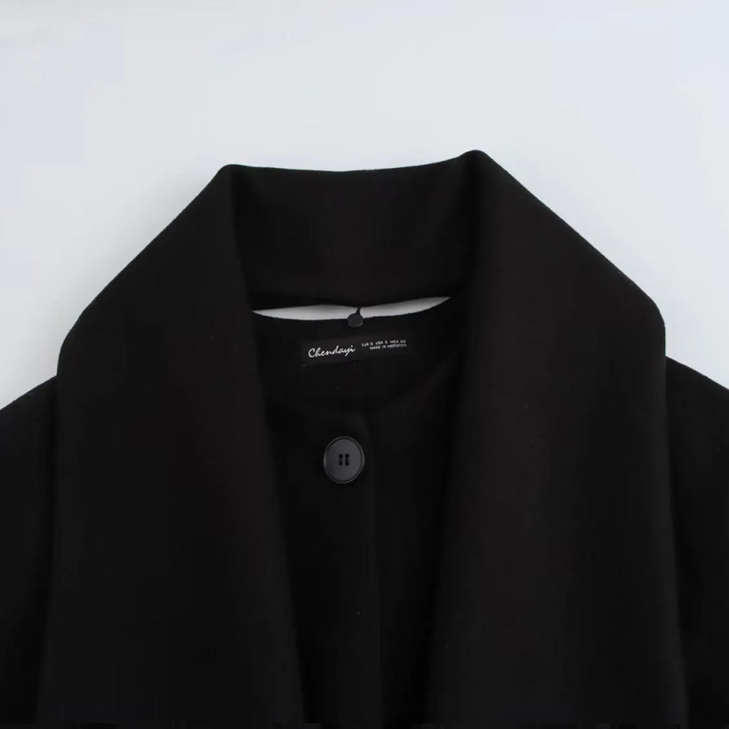Women's polyester overcoat with artificial fur collar in street fashion style