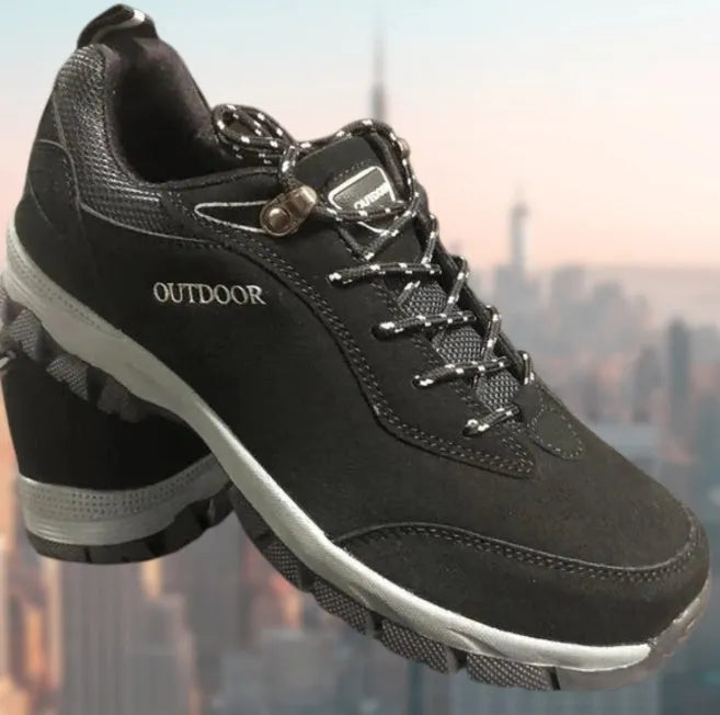 Men's low-top outdoor hiking shoe in army green with cloth upper and mesh lining