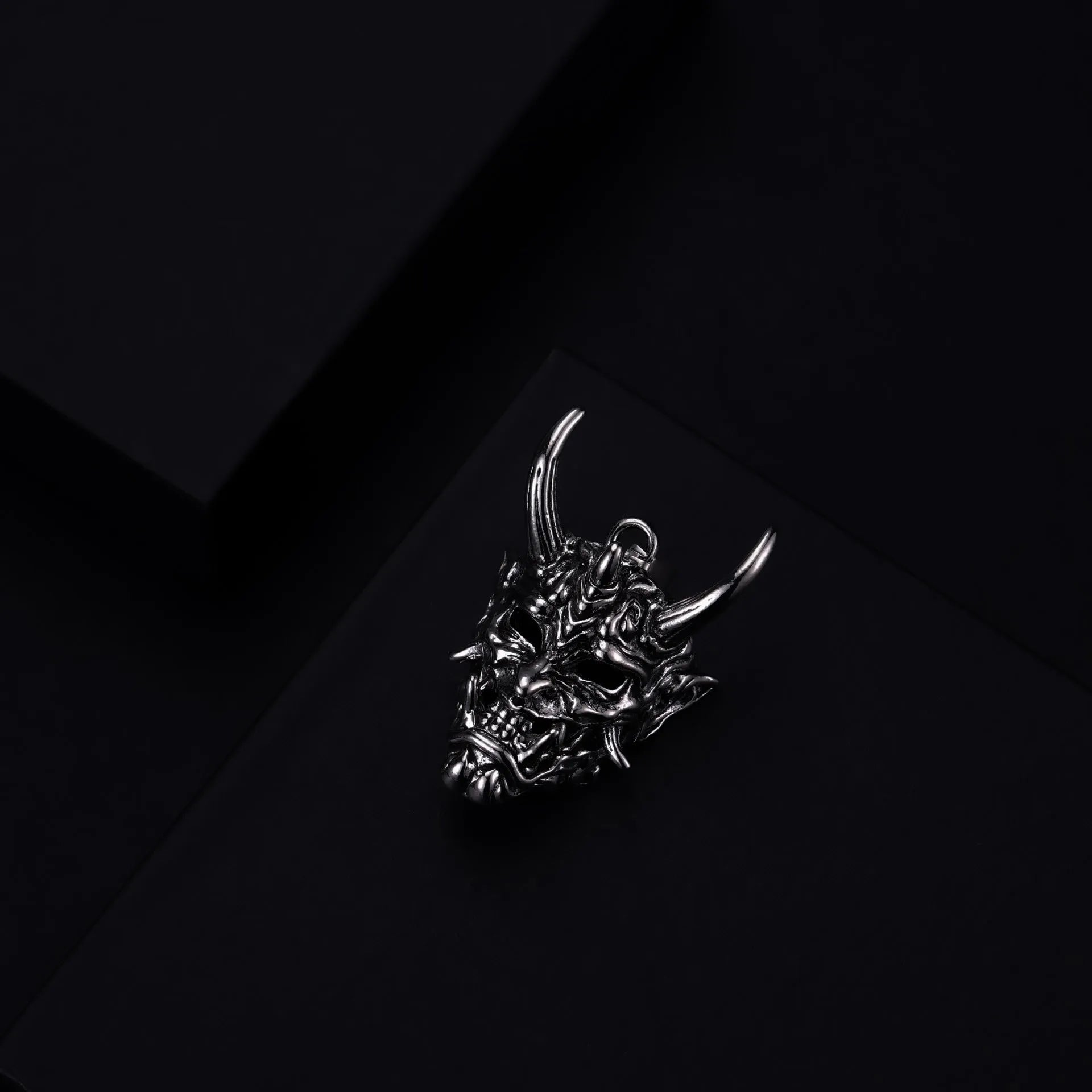 Men's vintage silver necklace with detailed zinc alloy pendant measuring 40mm wide by 27mm high