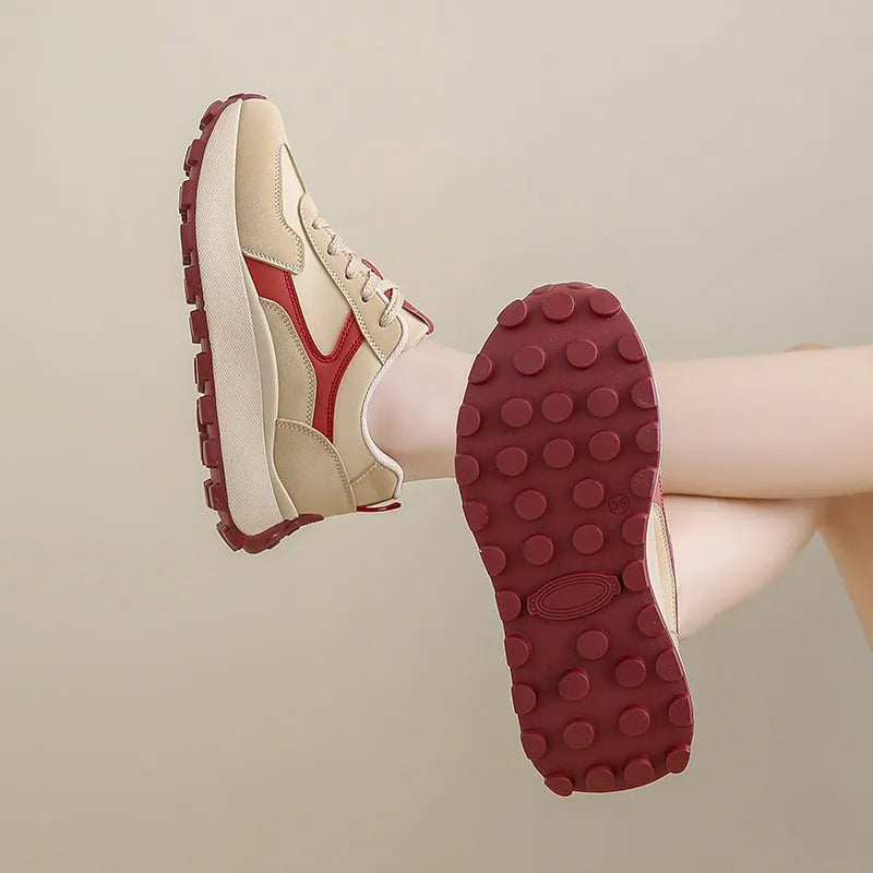 Women's solid-colour platform sneakers with mesh upper and flat rubber sole.