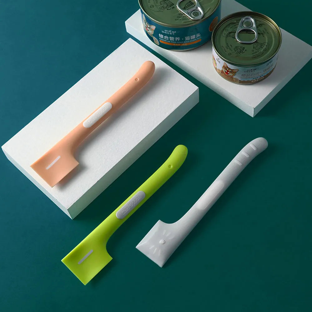 TPR long-handle pet food spoon with right-angle head for scraping canned wet food.