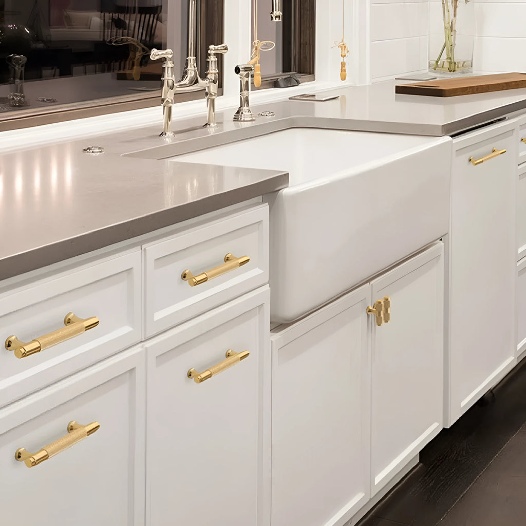 Brushed brass aluminium furniture handle with European style design for cupboard and drawer installation