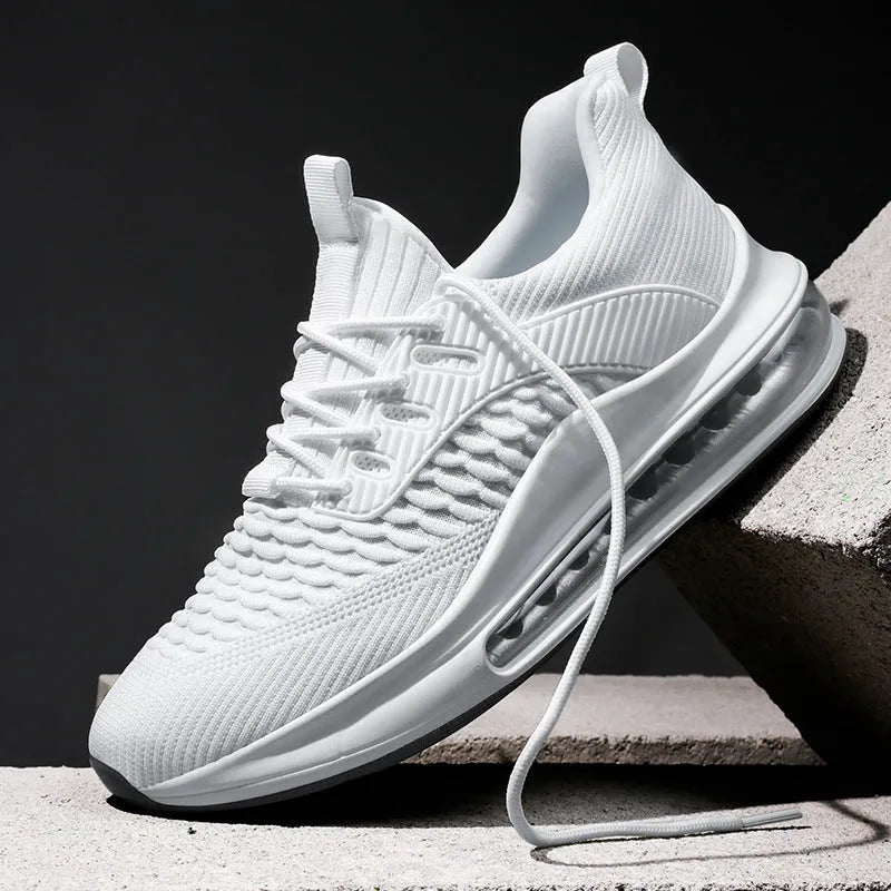 Men's low-top mesh running shoes with round toe and rubber sole in black colour