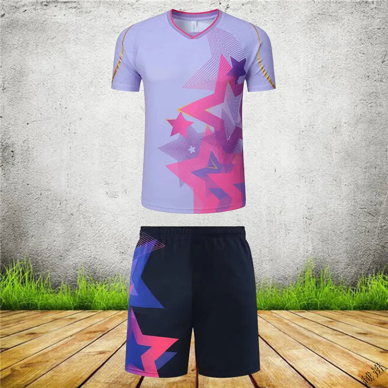 Badminton sportswear outfit with short-sleeved top and trousers in polyester fabric