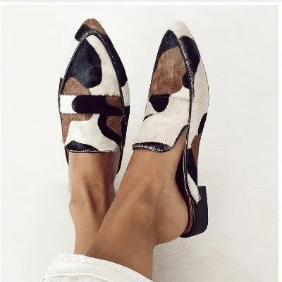 Women's black and white apricot retro pointed-toe shoes with imitation horse hair detailing and suede upper