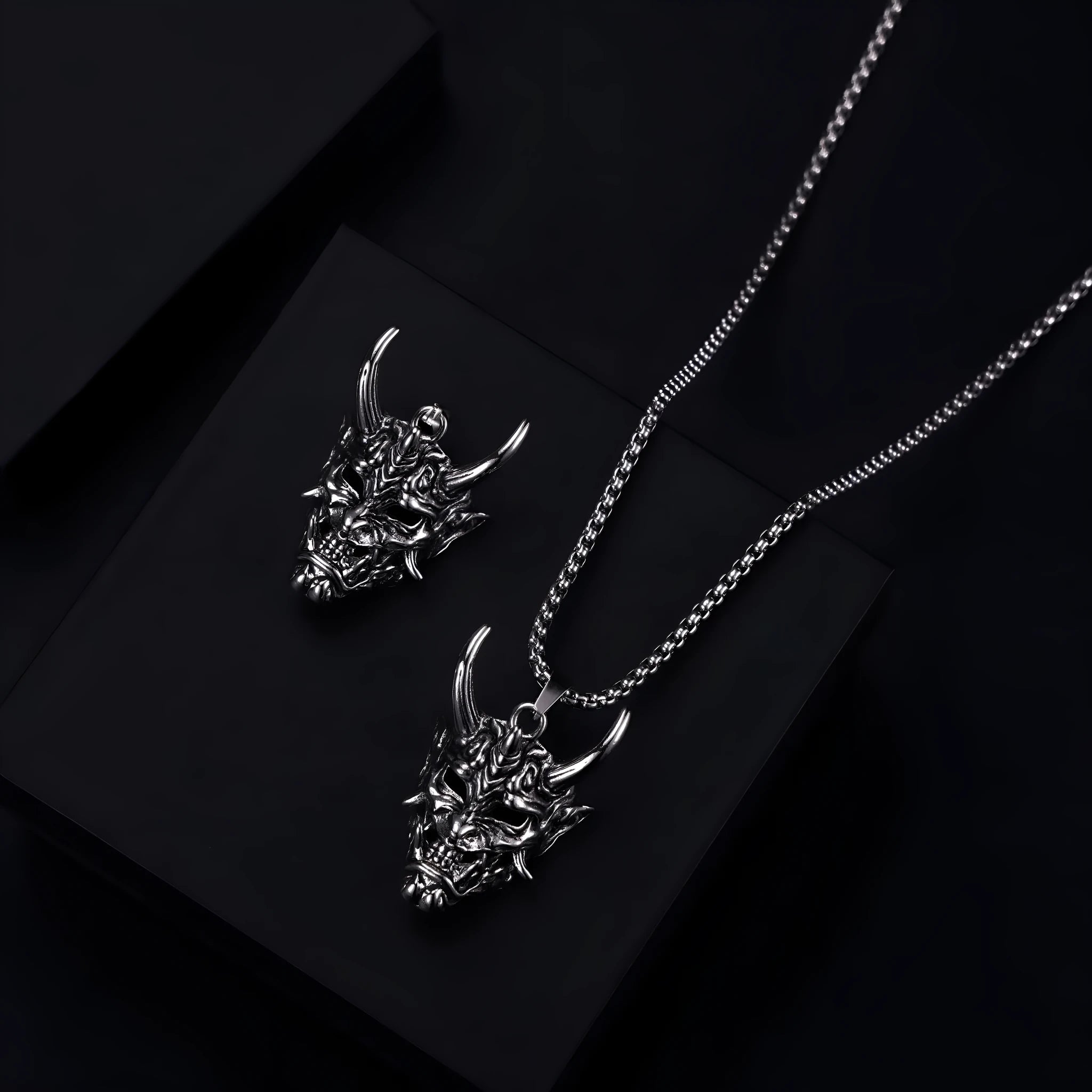 Men's vintage silver necklace with detailed zinc alloy pendant measuring 40mm wide by 27mm high