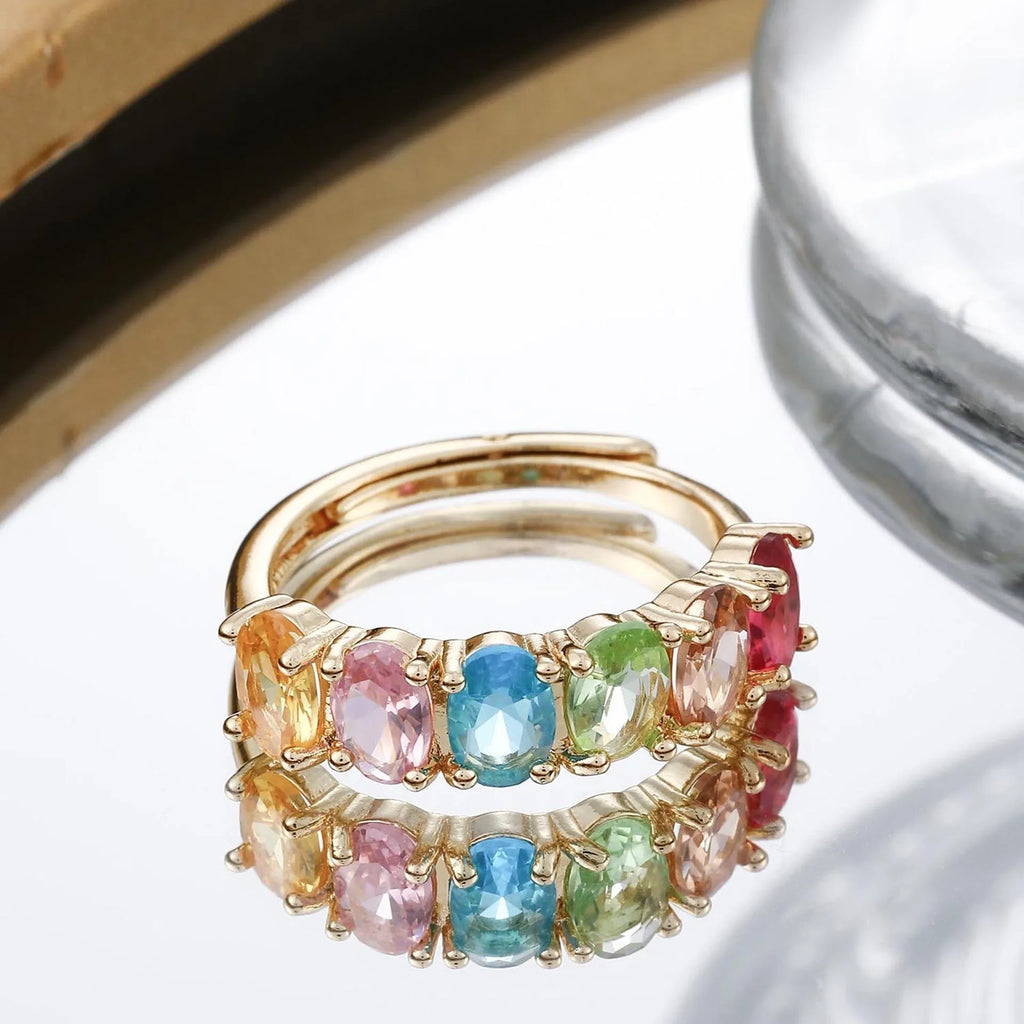 Adjustable gold zircon ring with simple retro design on finger