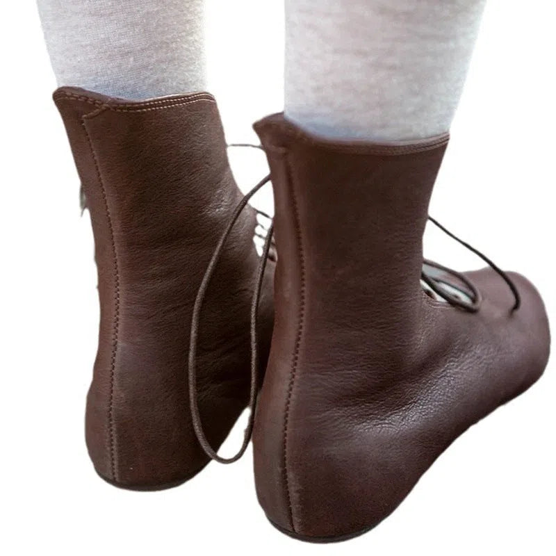 Women's low-cut leather-look boots with straps, chunky high heel, round toe, black synthetic leather upper