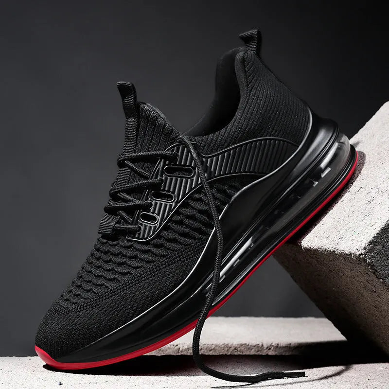 Men's low-top mesh running shoes with round toe and rubber sole in black colour