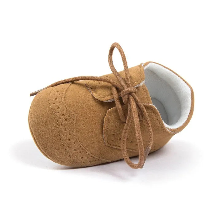 Vintage style soft-soled baby shoes for boys in synthetic leather, available in black, grey, light brown, and white.