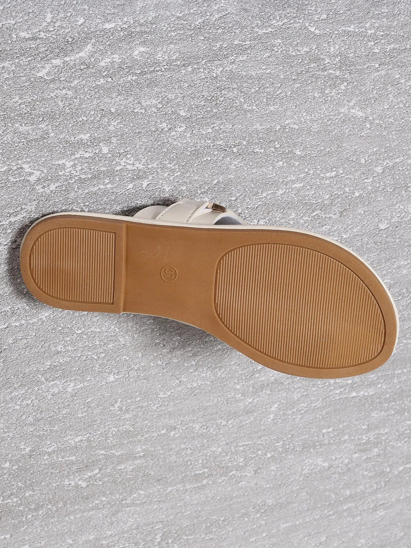Women's flat heel leisure slippers in artificial PU, cream-white colour, with metal and leather stitching detail, side view