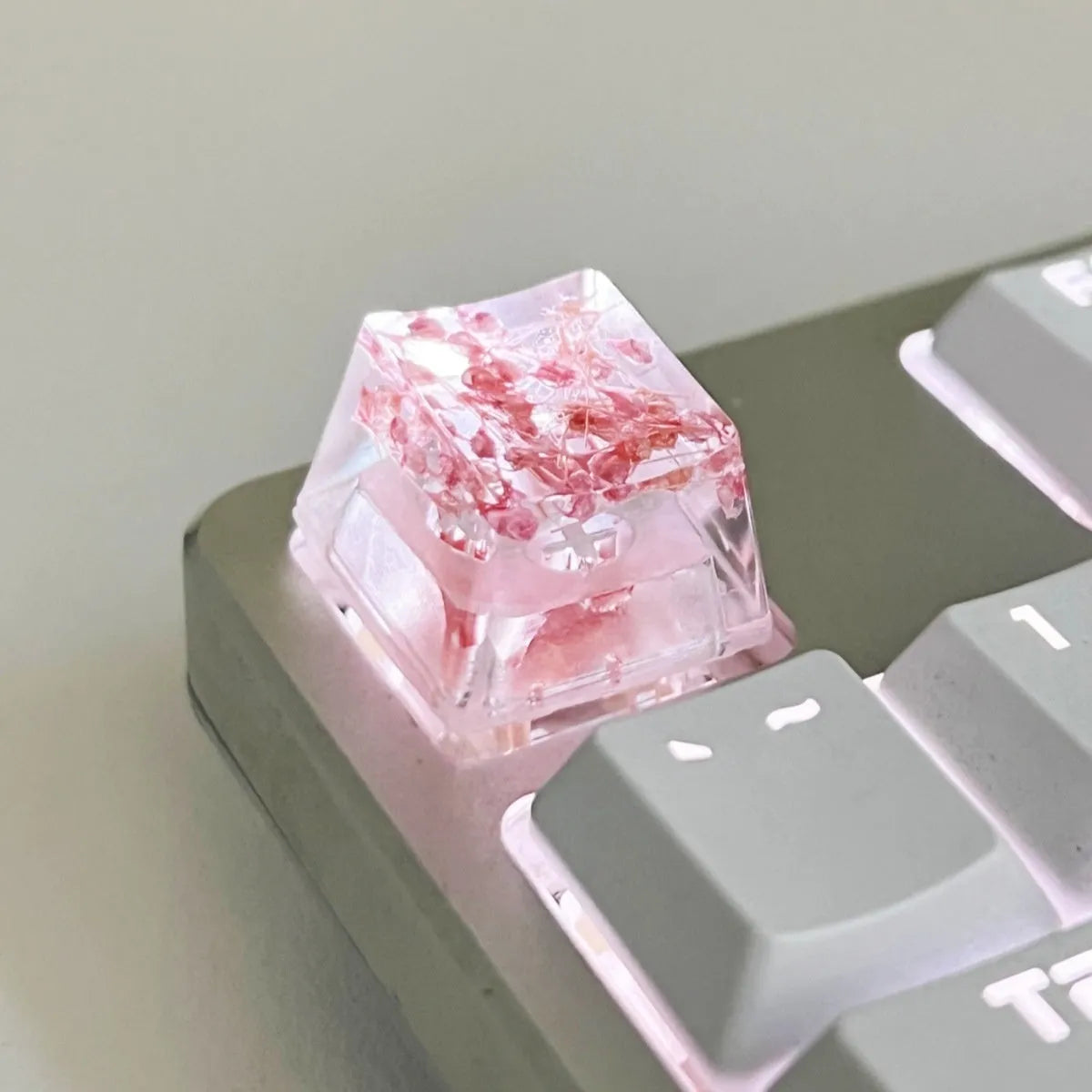 Green high-transparency resin keycap with starry sky design for mechanical keyboards