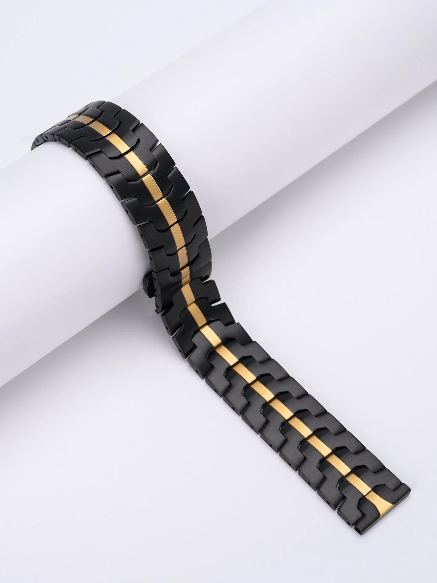 Stainless steel Samsung smartwatch replacement band in multiple metallic colours with universal 20mm and 22mm sizing