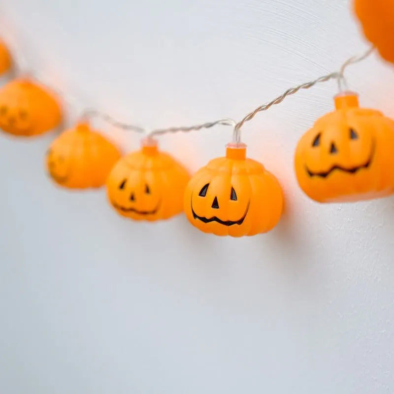 LED pumpkin string lights on a wall, 1.5m 10 lights, cool-to-touch decoration