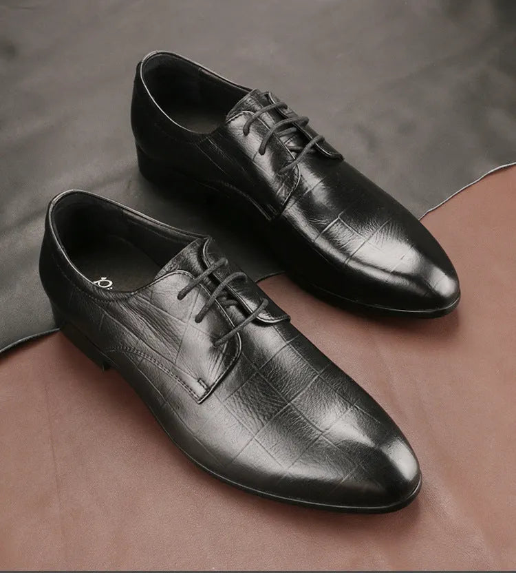 Men's black leather Derby shoes with checkered pattern and pointed toe
