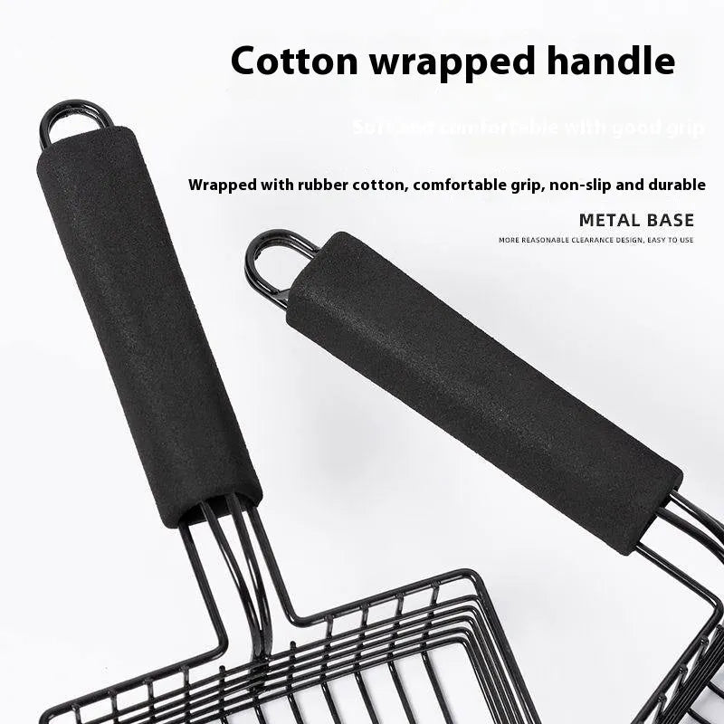 Black metal cat litter scoop with 0.8cm gap between tines for waste removal
