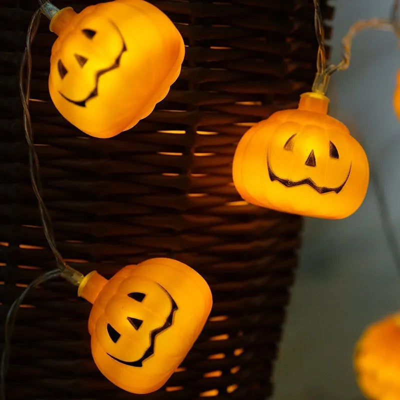 LED pumpkin string lights on a wall, 1.5m 10 lights, cool-to-touch decoration