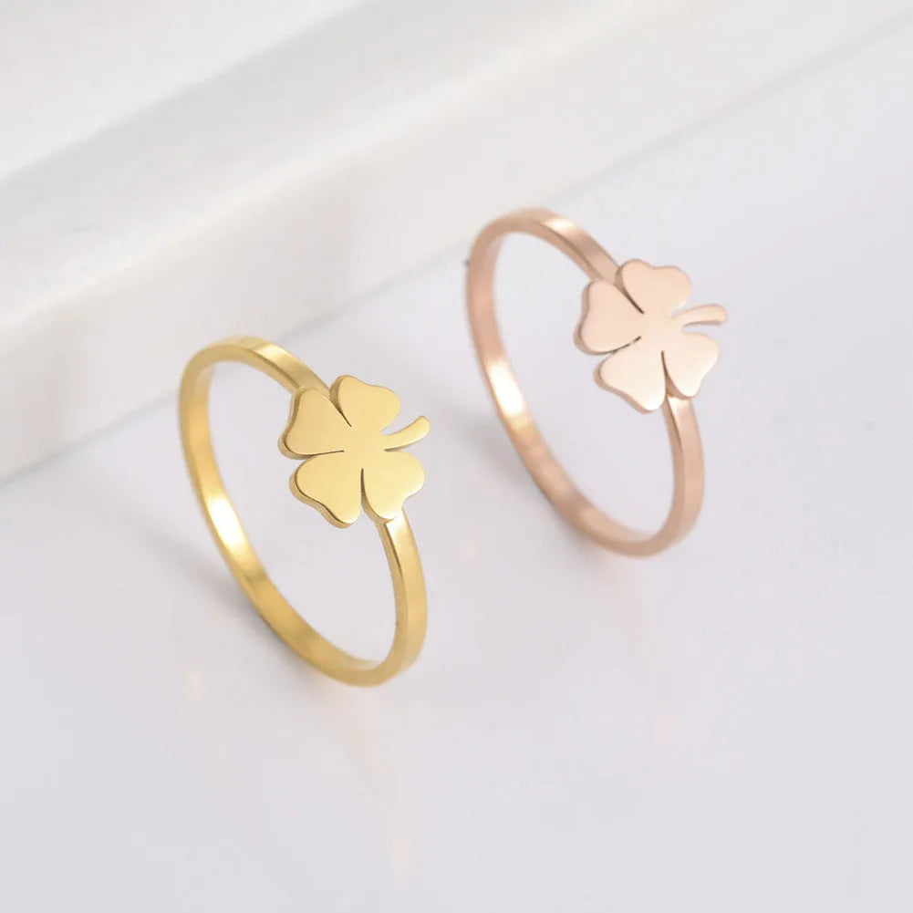 Women's stainless steel four-leaf clover ring in steel colour, flower shape with electroplating finish