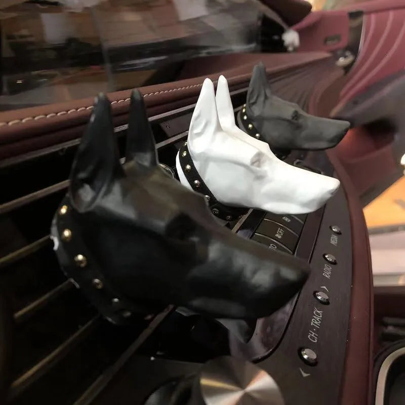 Doberman-shaped diffused stone car aromatherapy air outlet clip in black colour