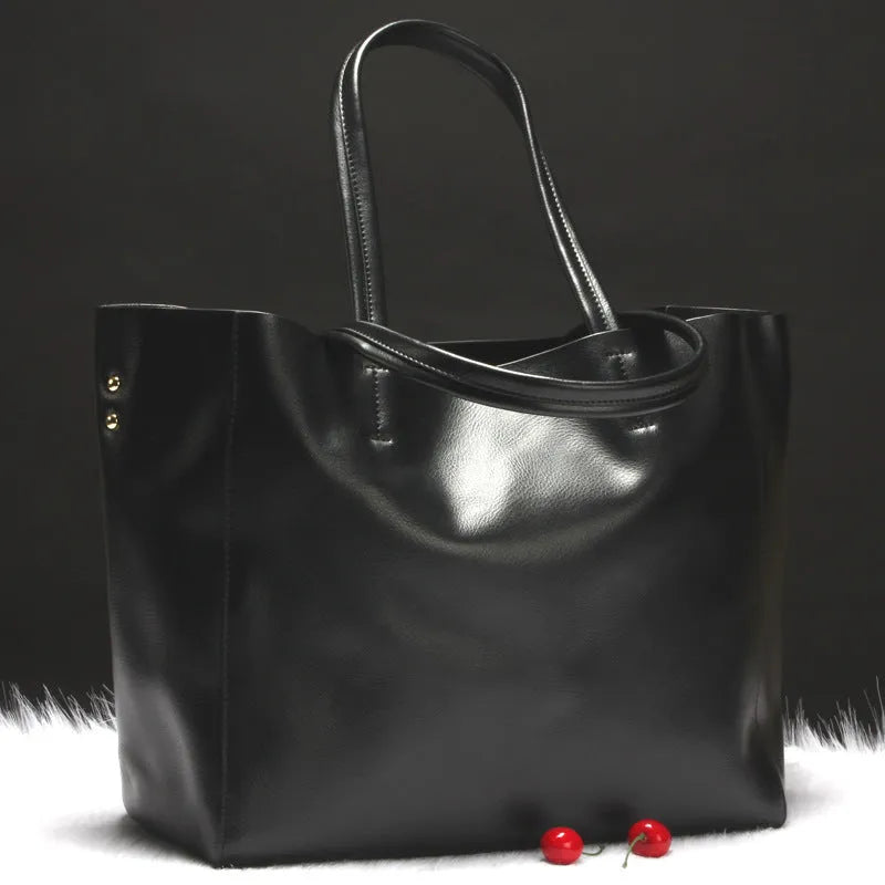 Women's leather shoulder bag with detachable crossbody strap in five colour options