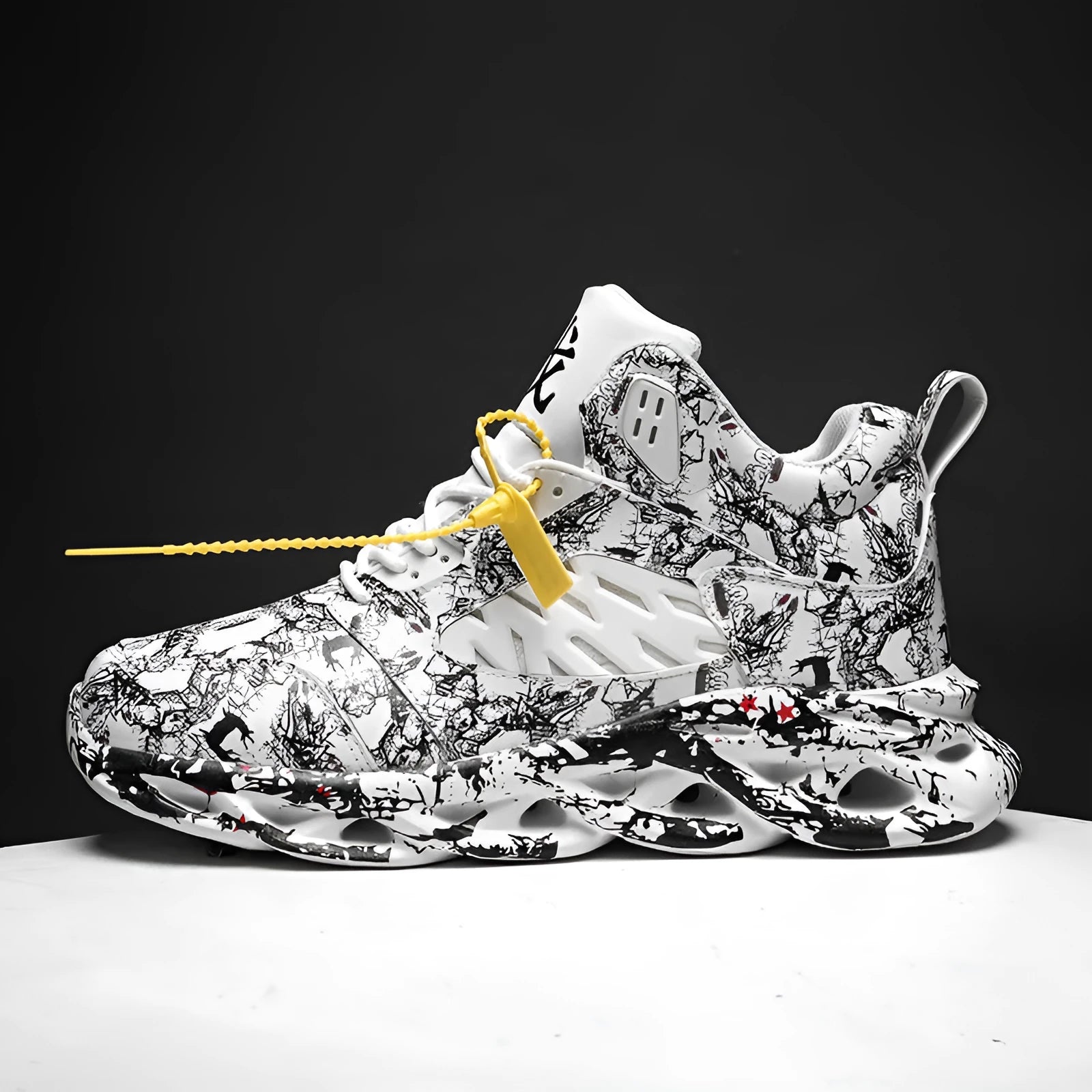 Men's high-top basketball shoes in camouflage pattern with rubber sole