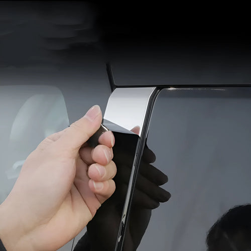 Pre-cut bright black and carbon fibre pattern vinyl films for 2023 Outlander window pillars.