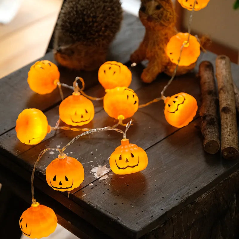 LED pumpkin string lights on a wall, 1.5m 10 lights, cool-to-touch decoration