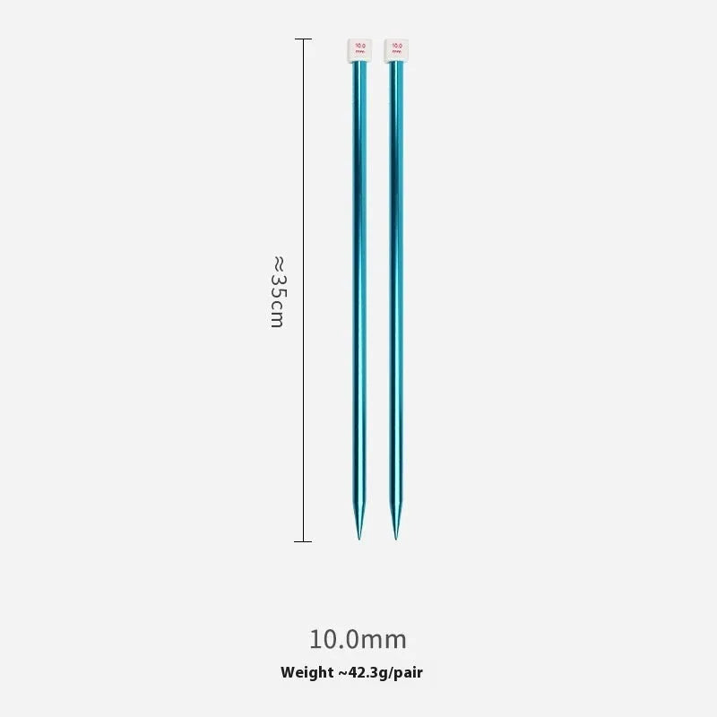 Set of aluminium crochet hooks in 14 sizes from 2.0mm to 10.0mm with protective end caps