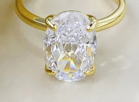 Oval women's silver ring with four-claw setting and cold luxury finish in gold or silver colours