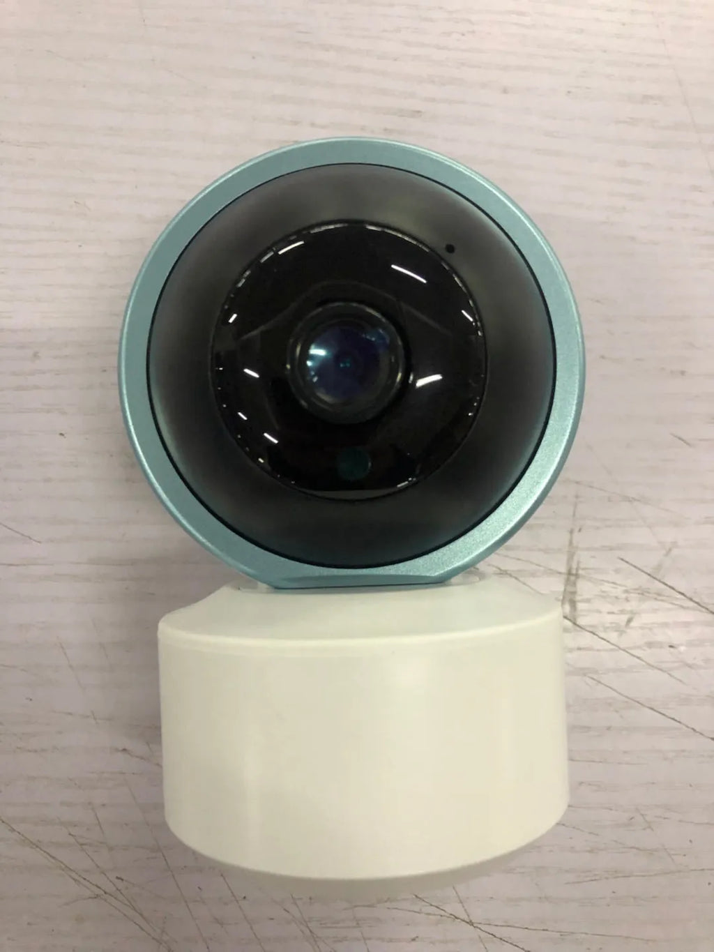 Indoor 360-degree Wi-Fi security camera with night vision and HD resolution
