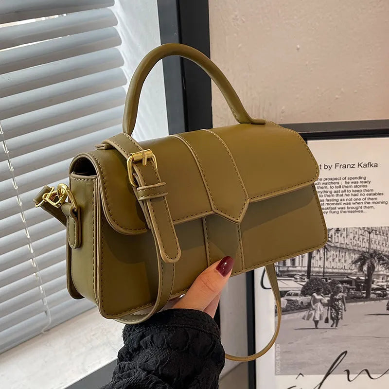 Women's horizontal square messenger bag in polyurethane leather with file compartment interior
