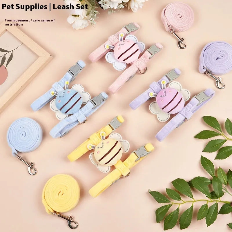 Bee-shaped adjustable cat lead in blue colour with strap and hand-holding rope