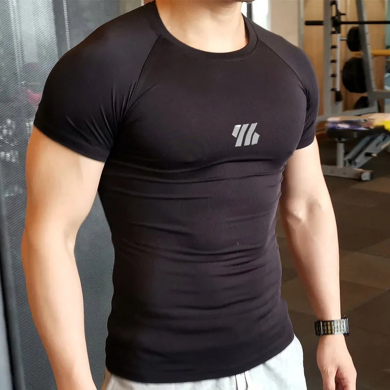 Men's quick-dry compression sportswear top in solid colour polyester, front view