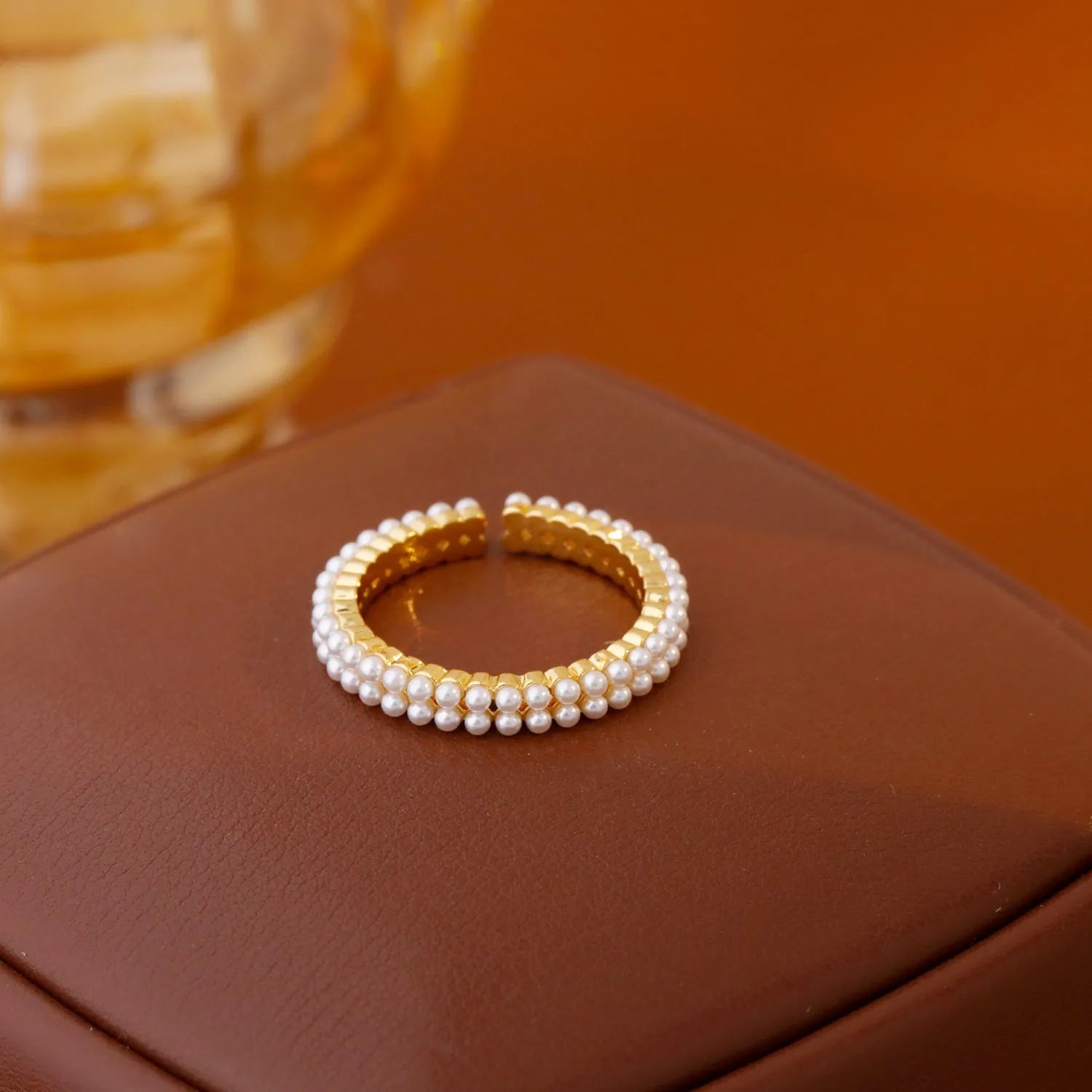 Gold open-mouth women's ring with geometric round shape and electroplated copper construction