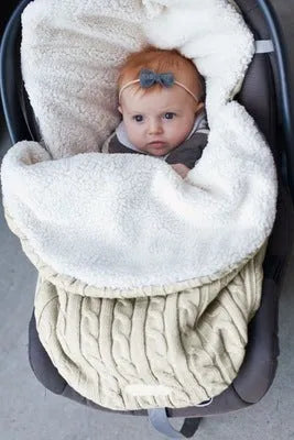 Envelope-style baby stroller sleeping bag in a plain colour with thick cotton wool filling and lamb cashmere lining.