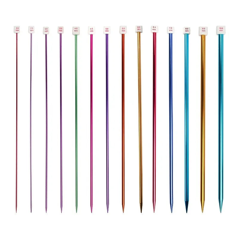 Set of aluminium crochet hooks in 14 sizes from 2.0mm to 10.0mm with protective end caps