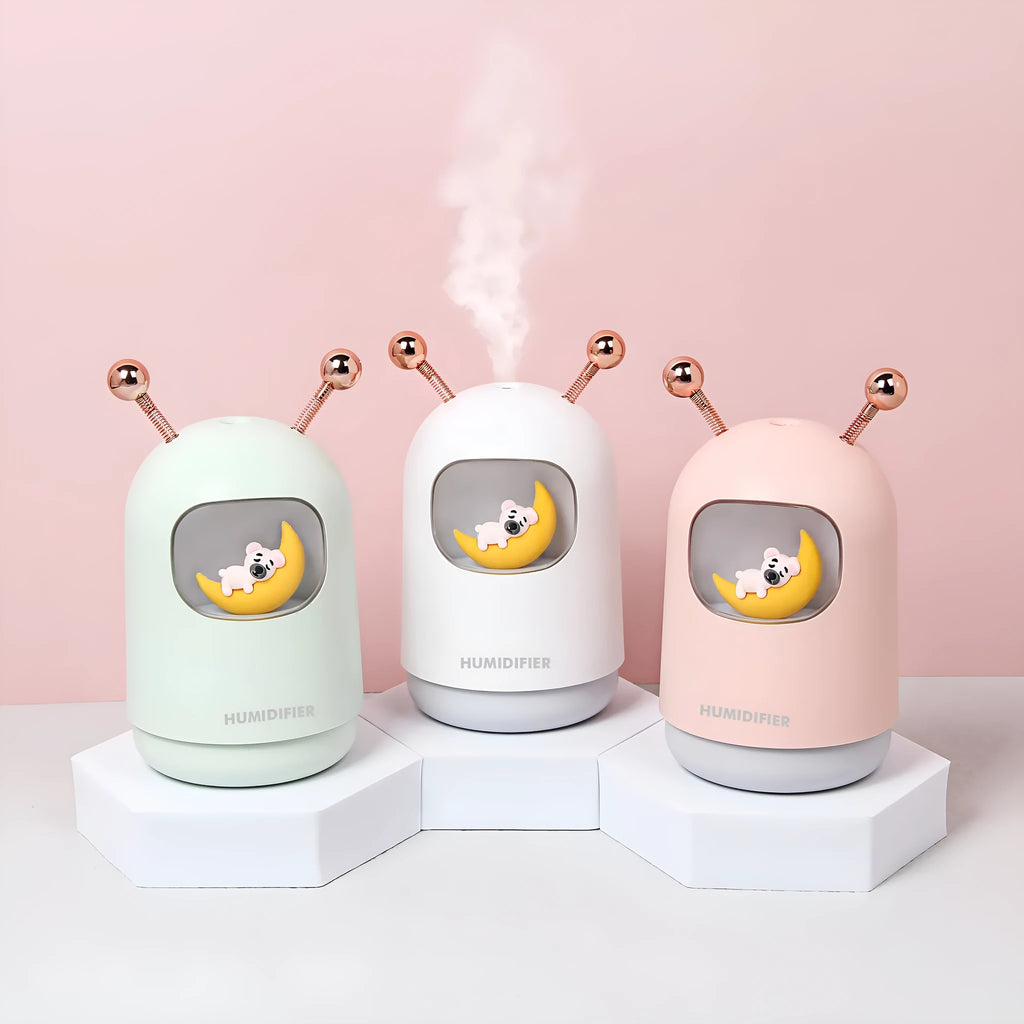 Mini USB pet-shaped humidifier in bee design white colour with ambient light and compact size