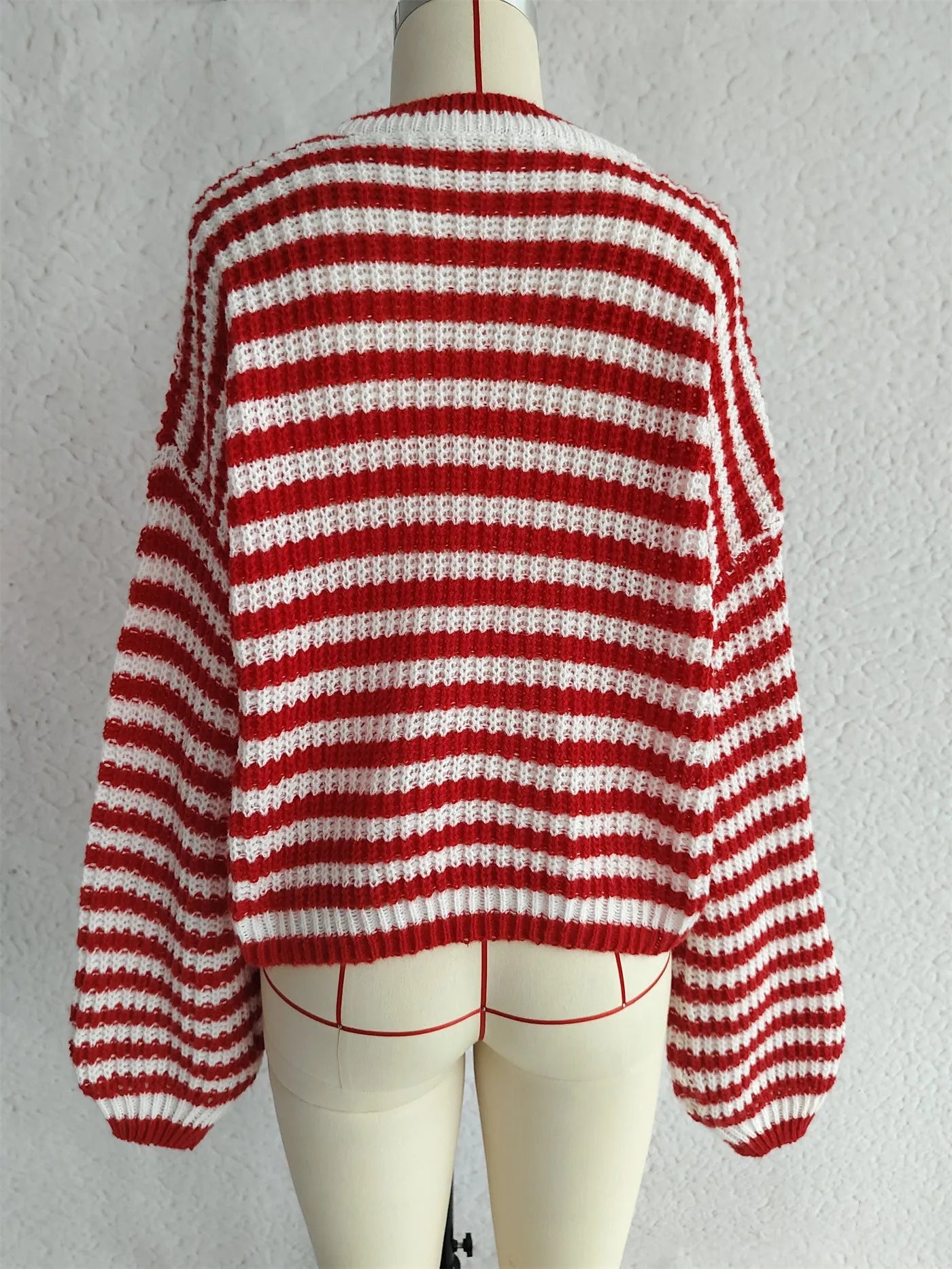 Women's vintage stripe knitted top with round neck and long sleeves in loose fit polyester fabric