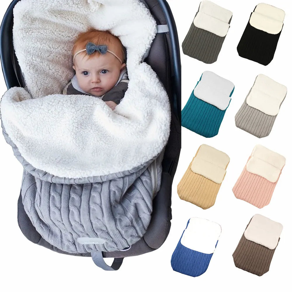Envelope-style baby stroller sleeping bag in a plain colour with thick cotton wool filling and lamb cashmere lining.