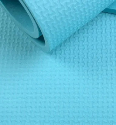 Red and blue EVA fitness yoga mats showing 4mm and 6mm thickness options on a wooden floor.