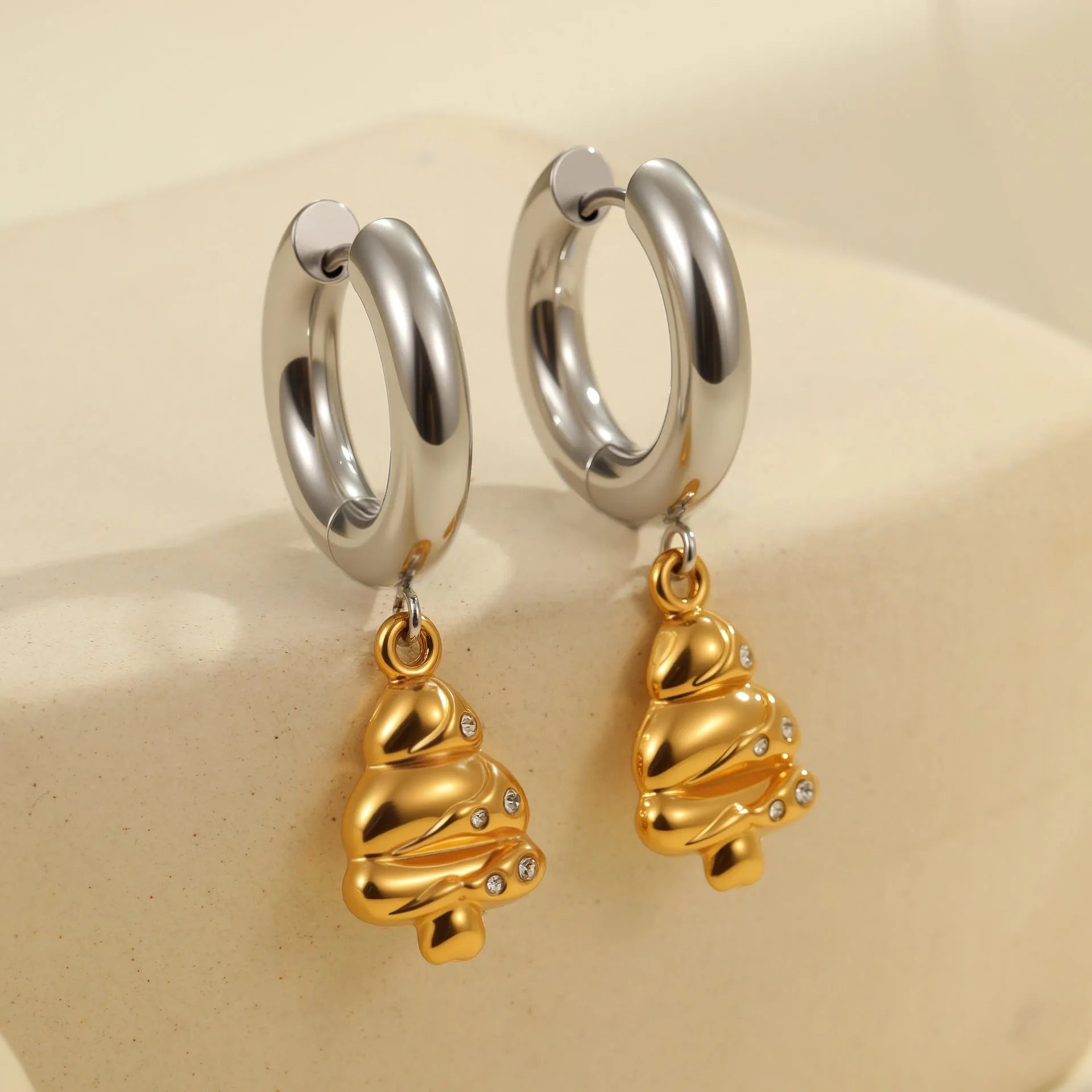 Christmas tree heart earrings in stainless steel with 18K gold electroplating and star designs