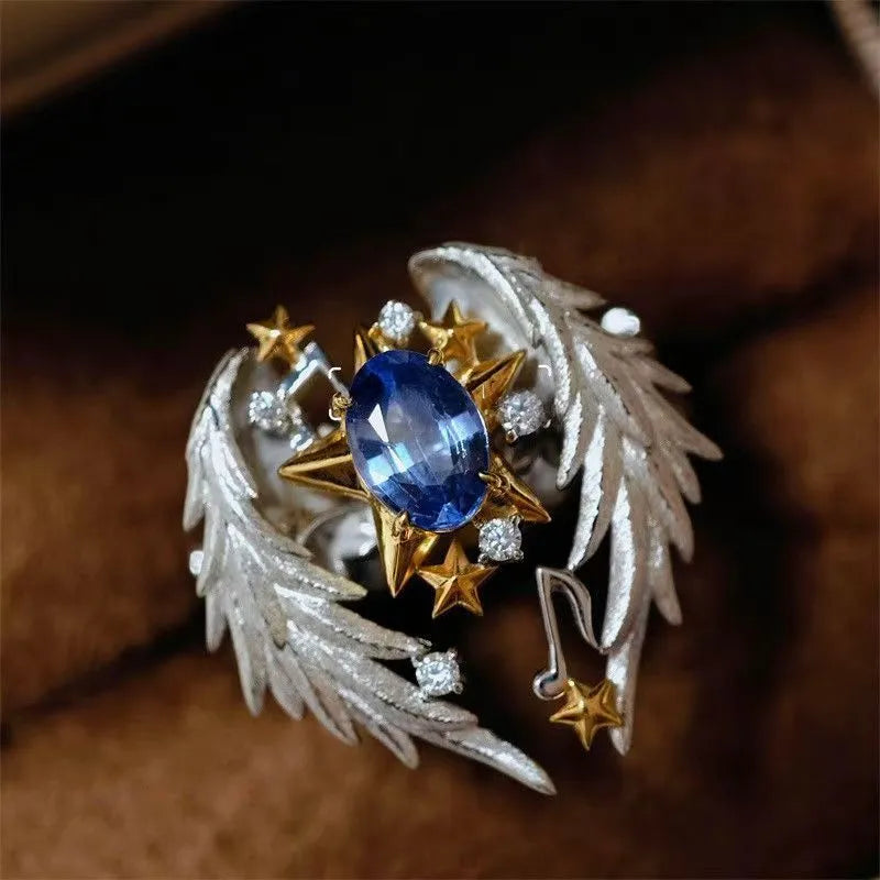 Adjustable angel wings ring with geometric design and open mouth construction