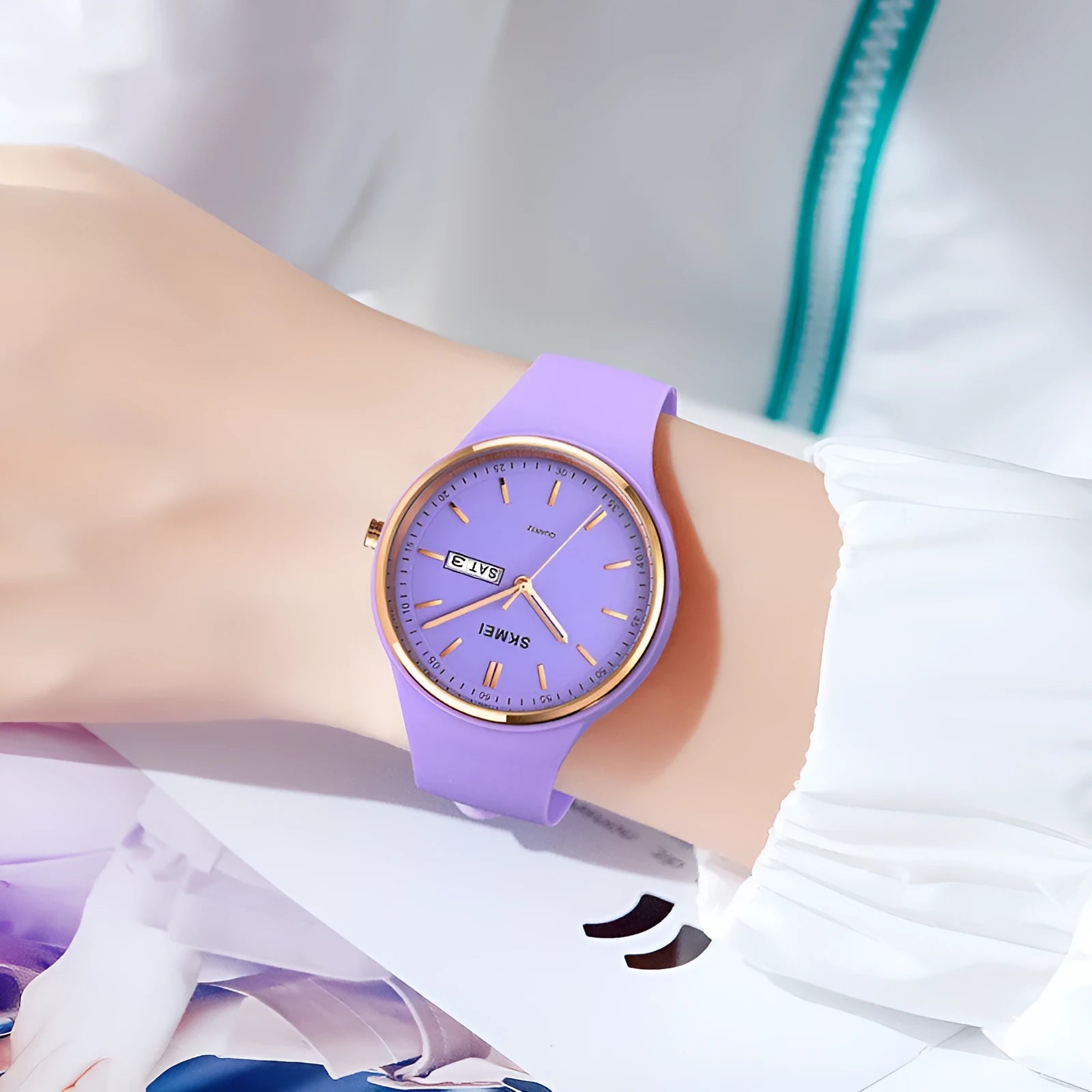 Quartz calendar watch with silicone strap, 42mm dial, waterproof to 30 metres in six colour options