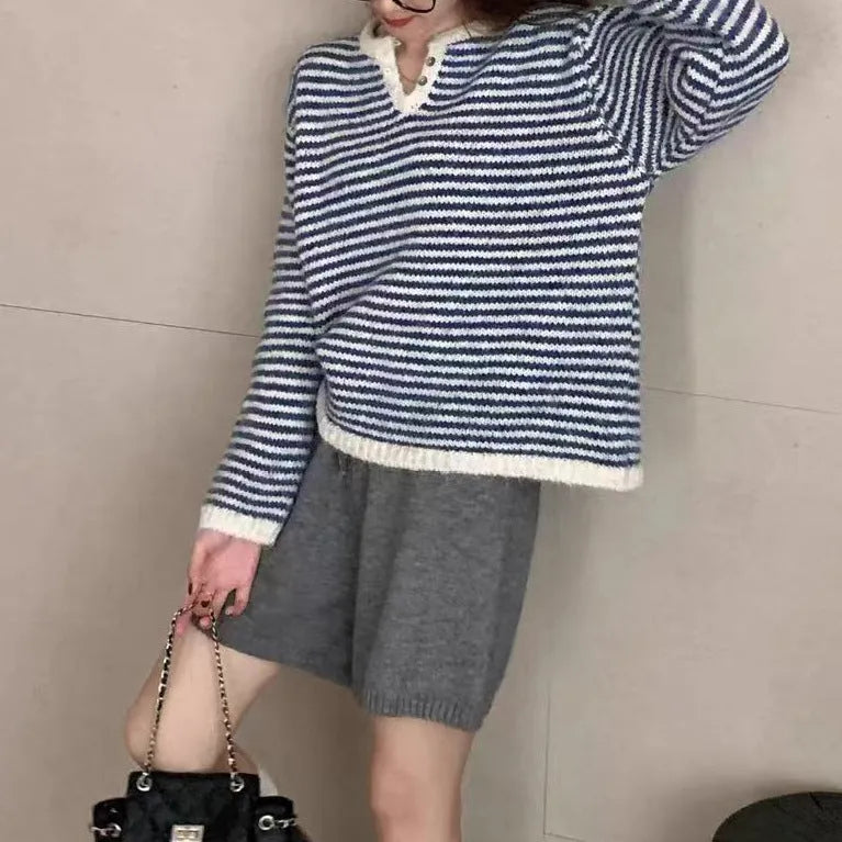 Women's striped cashmere pullover sweater in red with loose fit and plaid pattern