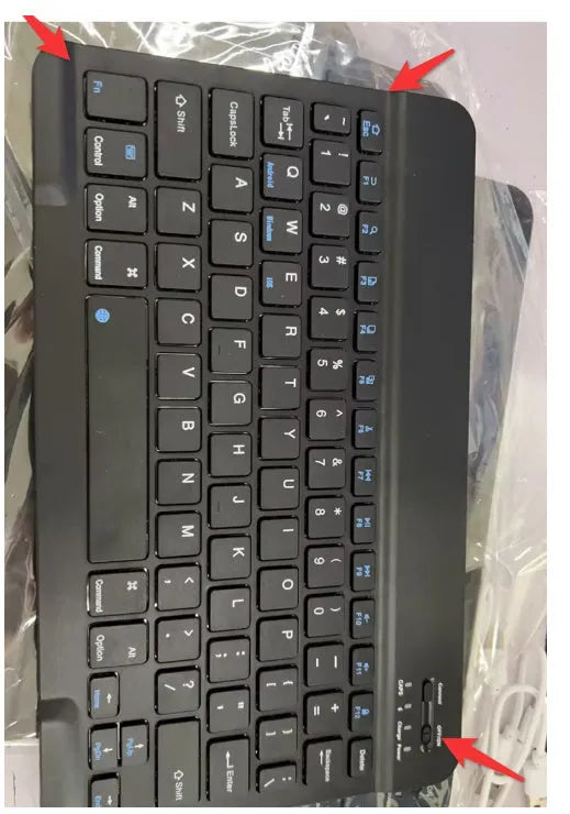Mini Bluetooth wireless keyboard in black or white for tablets with 10m range and 44h battery life