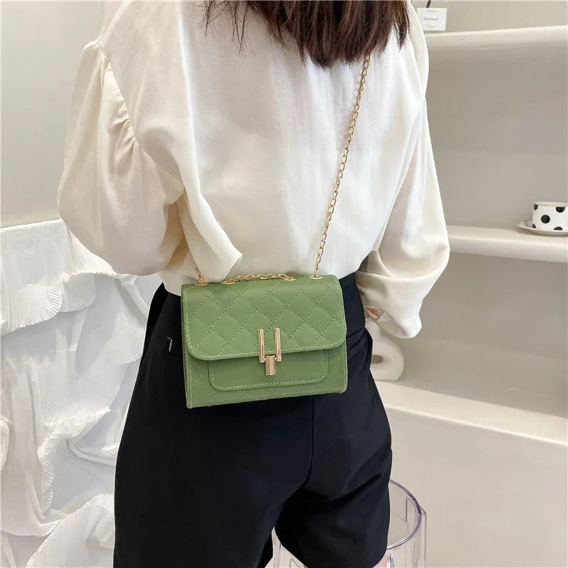 Women's diamond lattice chain crossbody bag in PU leather with adjustable strap in black, white, or green