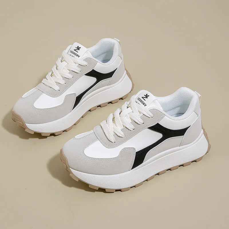 Women's solid-colour platform sneakers with mesh upper and flat rubber sole.