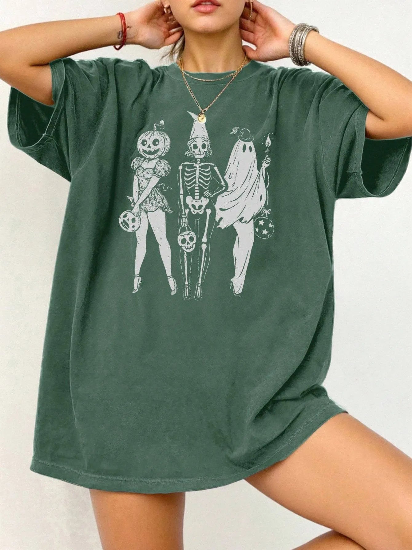 Straight-cut cotton summer t-shirt in loose fit with round neck and short sleeves