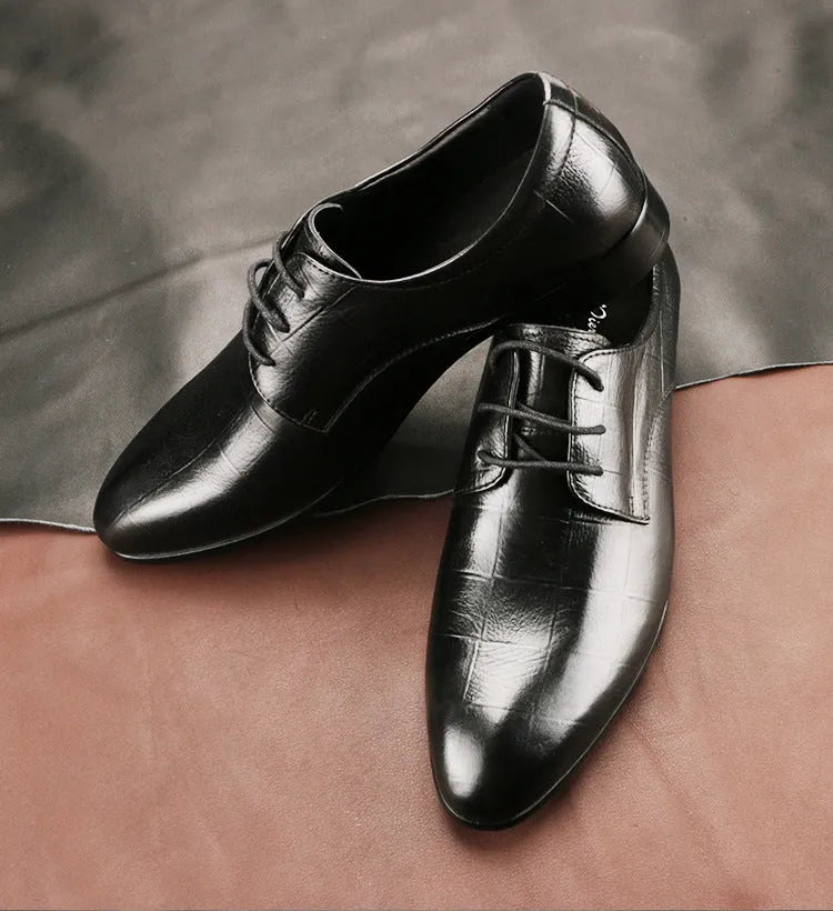 Men's black leather Derby shoes with checkered pattern and pointed toe