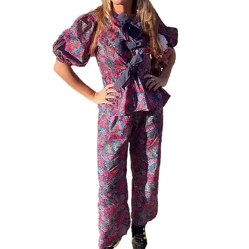 Floral print tie-neck leisure suit with puff sleeves and matching trousers for commuting wear